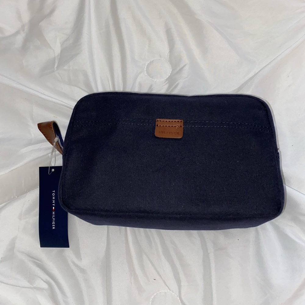 Tommy Hilfiger travel kit